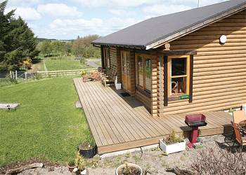 Bracken Log Cabin is located in Glenfarg