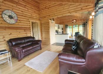 Ashknowe Log Cabin is located in Glenfarg