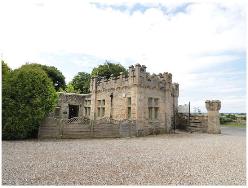 Click here for more about Walworth Castle Lodge